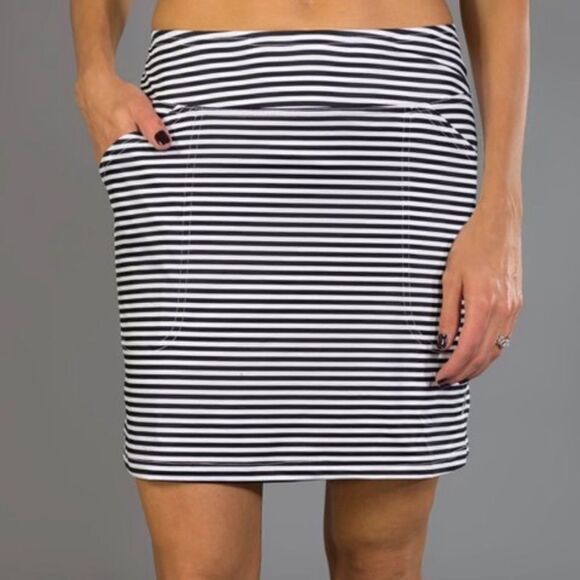 EUC WOMEN’S JOFIT SMALL BLACK & WHITE STRIPED JERSEY PULLON SMALL SKORT - Picture 1 of 9